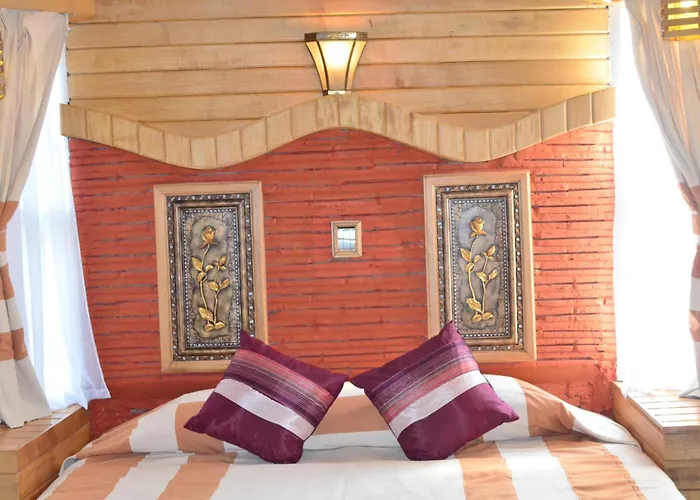 Kaday Aung Hotel