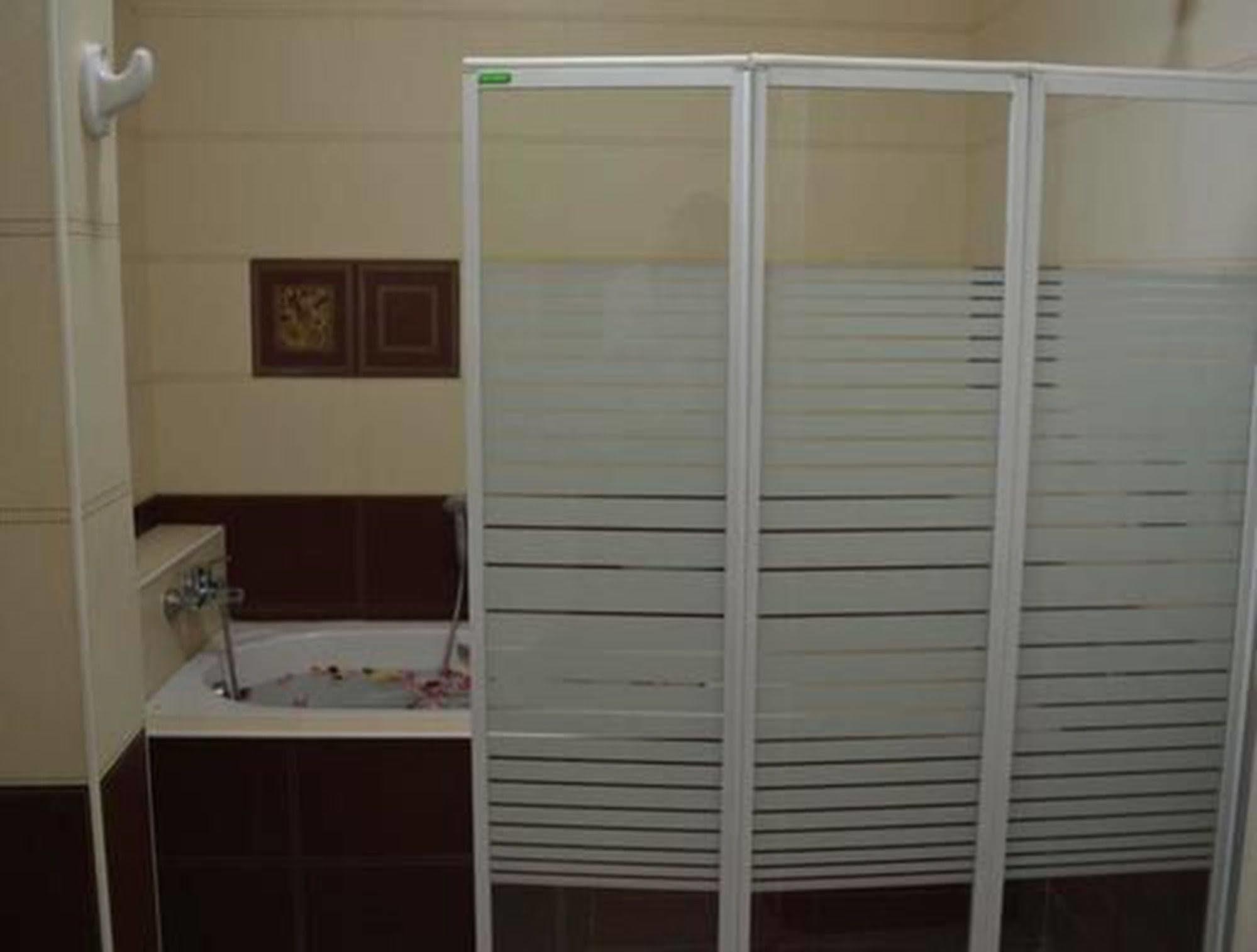 Kaday Aung Hotel