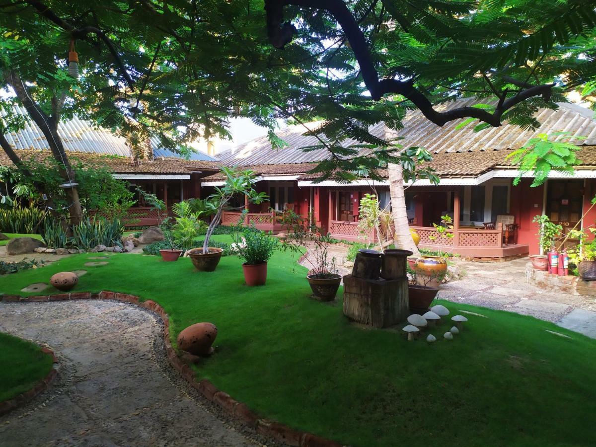 Kaday Aung Hotel